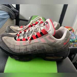 Size 8 Women’s Nike Air Max. Barely Worn. Grey and Pink.